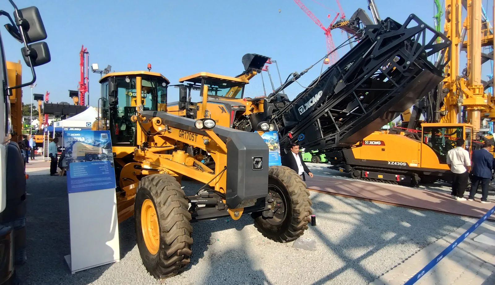Автогрейдеры XCMG